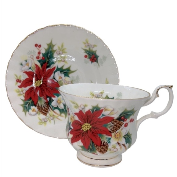 ROYAL ALBERT POINSETTIA FOOTED CUP AND SAUCER BONE CHINA ENGLAND VINTAGE - Picture 1 of 8